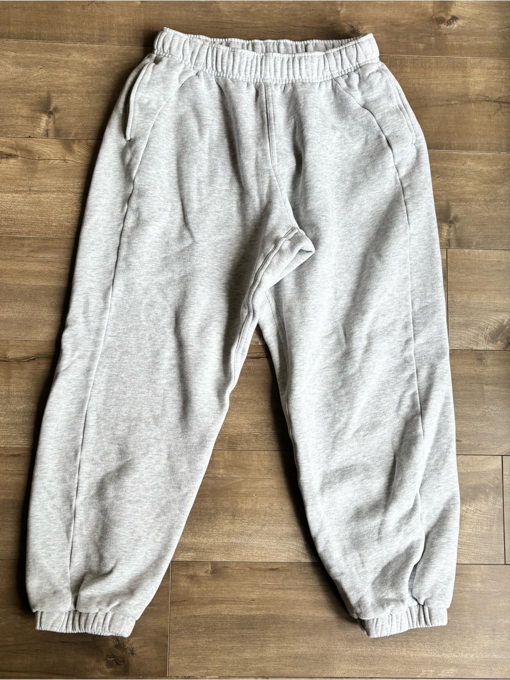Lululemon Scuba Mid-Rise Oversized Jogger *Short - Heathered Light Grey